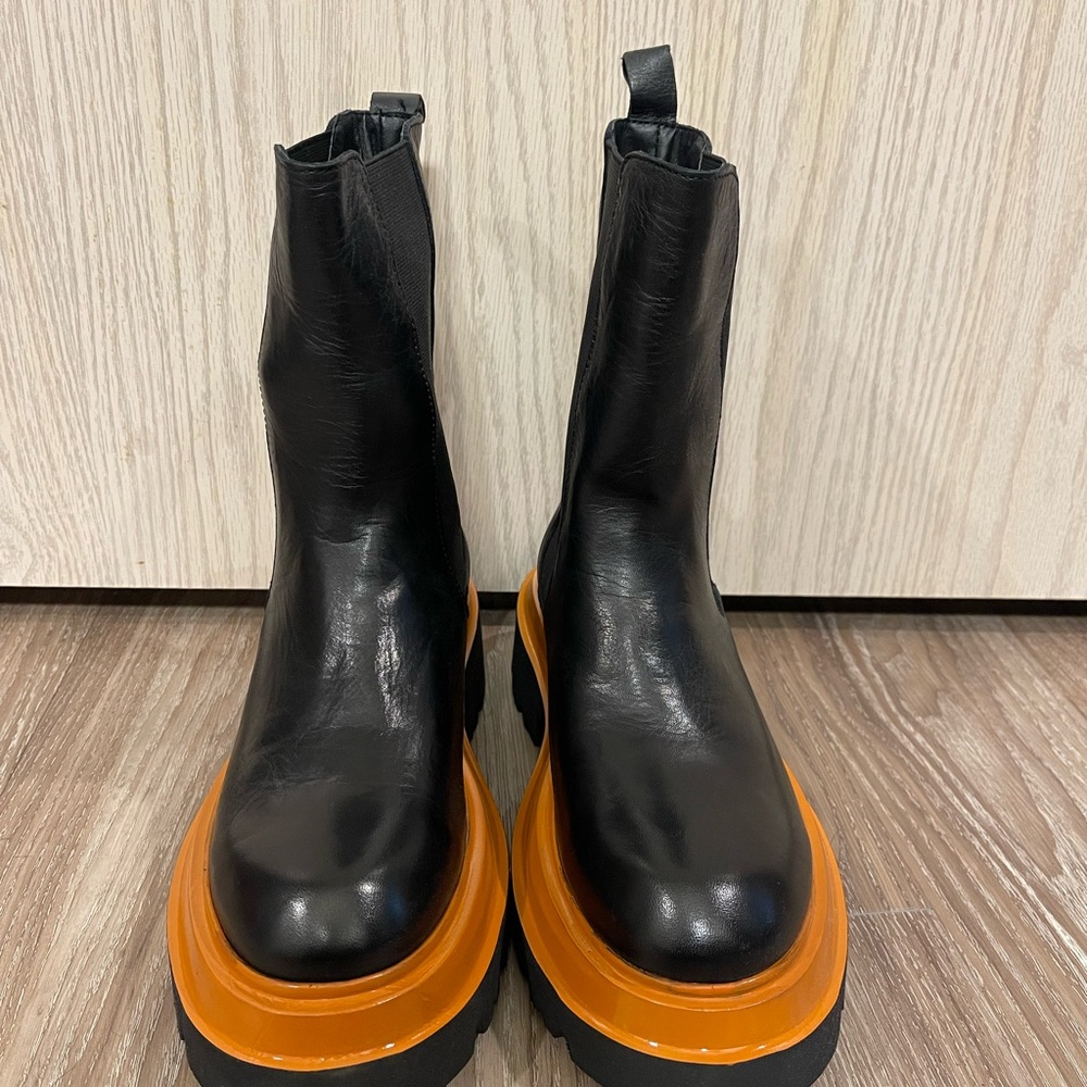 Steve madden BUXTON Black and Orange Platform Boots
